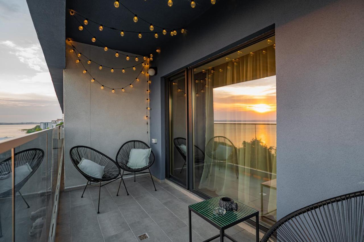 Golden Mirage Sunset Apartment Mamaia Exterior photo